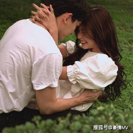 母亲重男轻女，逼我打工供弟弟上学，3年后弟弟去世，我怒砸灵堂