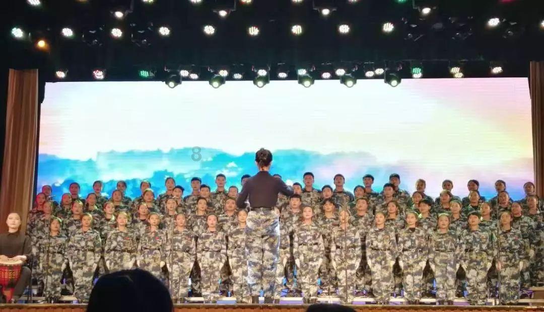 救援受困的小恐龙