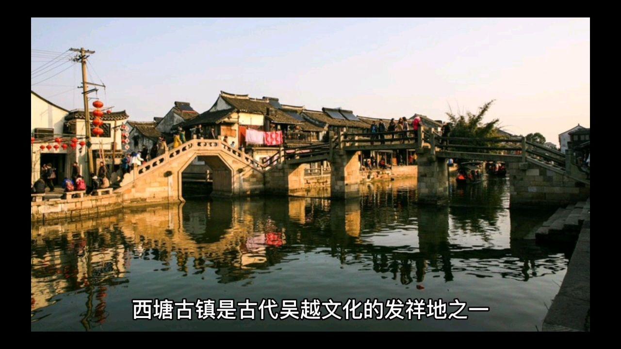 物业经理悬空托举救下被卡护栏女童
